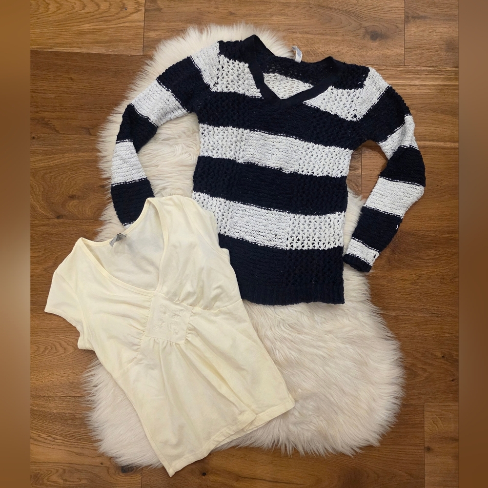 Vintage Striped Knit V-Neck Sweater in Blue and White And White Top Set